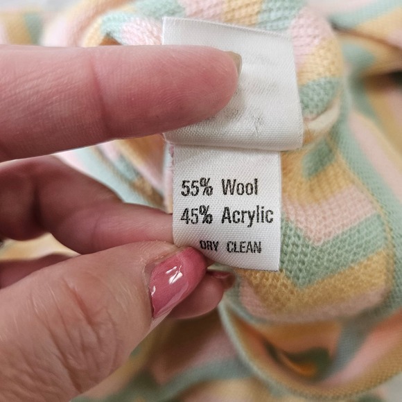 Francesca for Damon Women's Colorful Chevron‎ Wool Blend V-neck Sweater. Size S - Picture 7 of 8